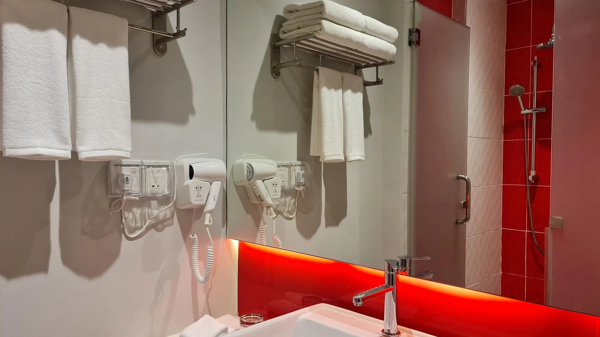 Holiday Inn Express & Suites Johor Bahru By Ihg Hotel