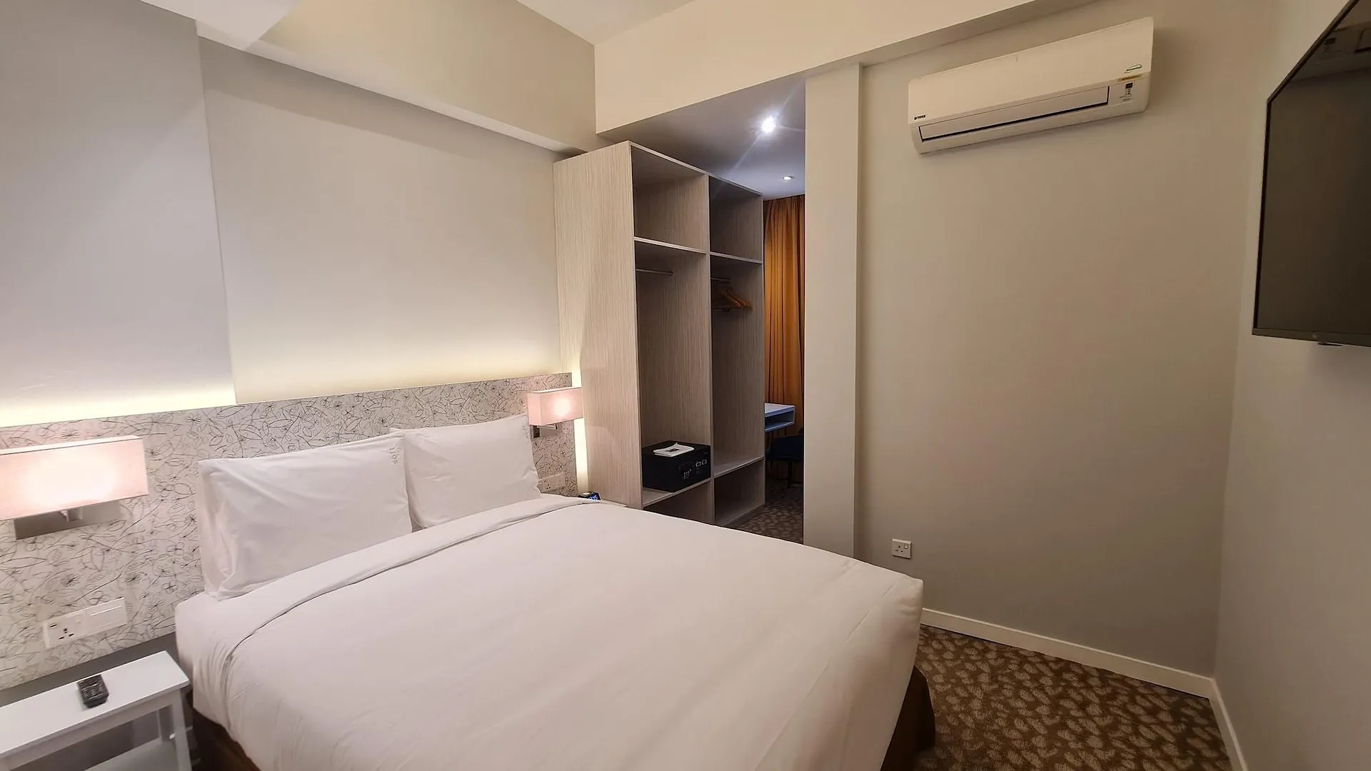 Holiday Inn Express & Suites Johor Bahru By Ihg 4*,  Malaysia