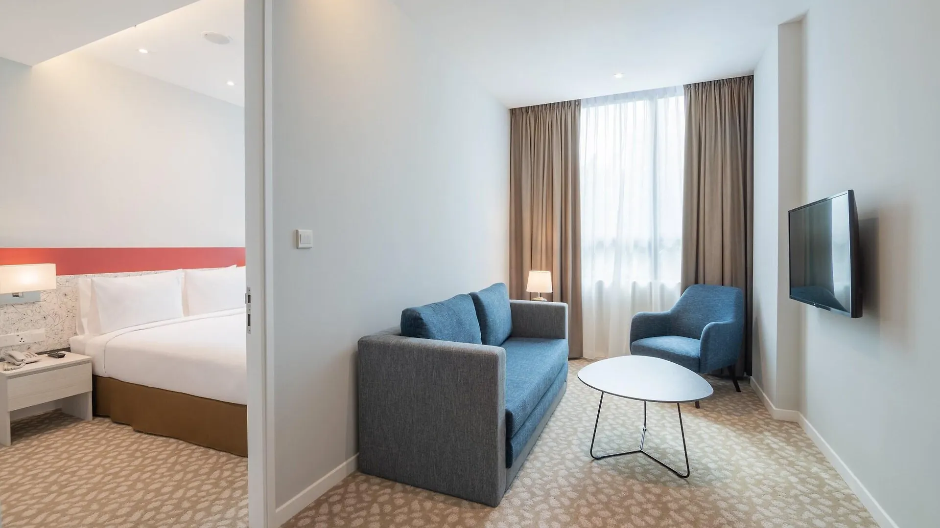 Holiday Inn Express & Suites Johor Bahru By Ihg 4*,  Malaysia