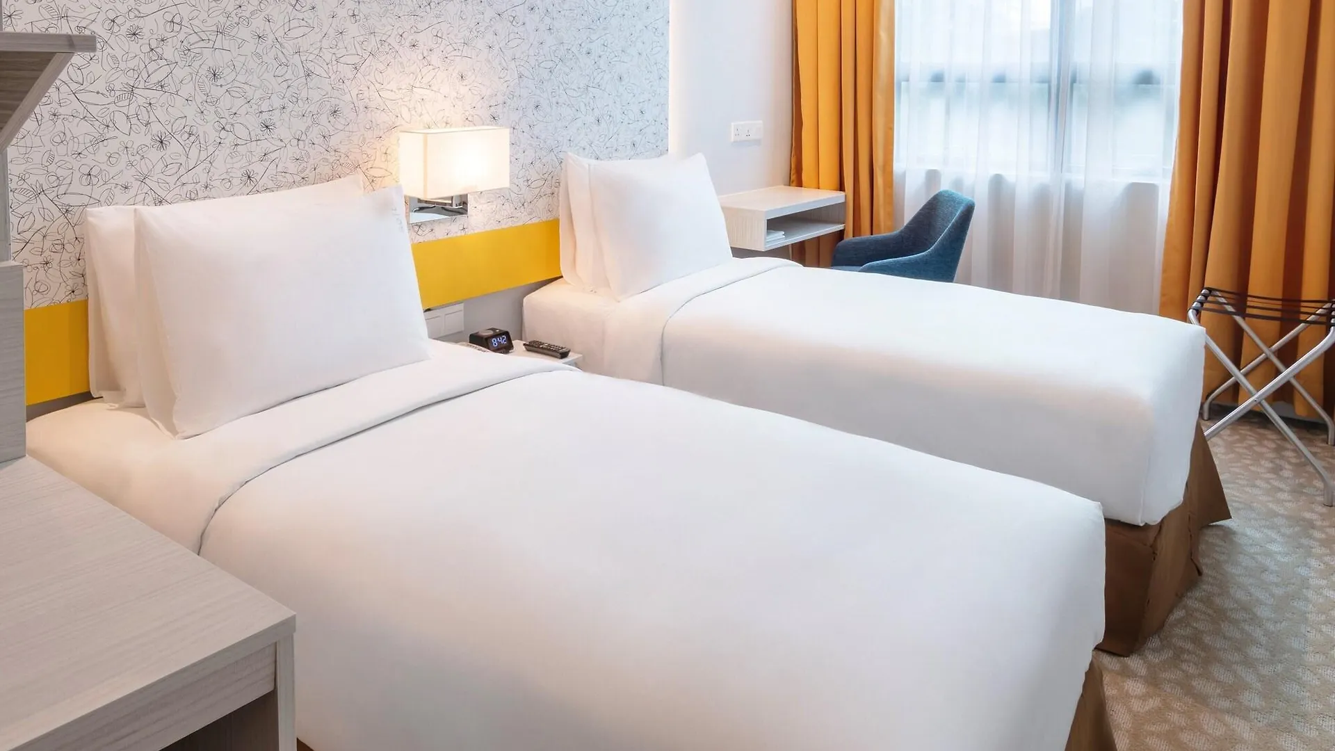 Holiday Inn Express & Suites Johor Bahru By Ihg 4*,