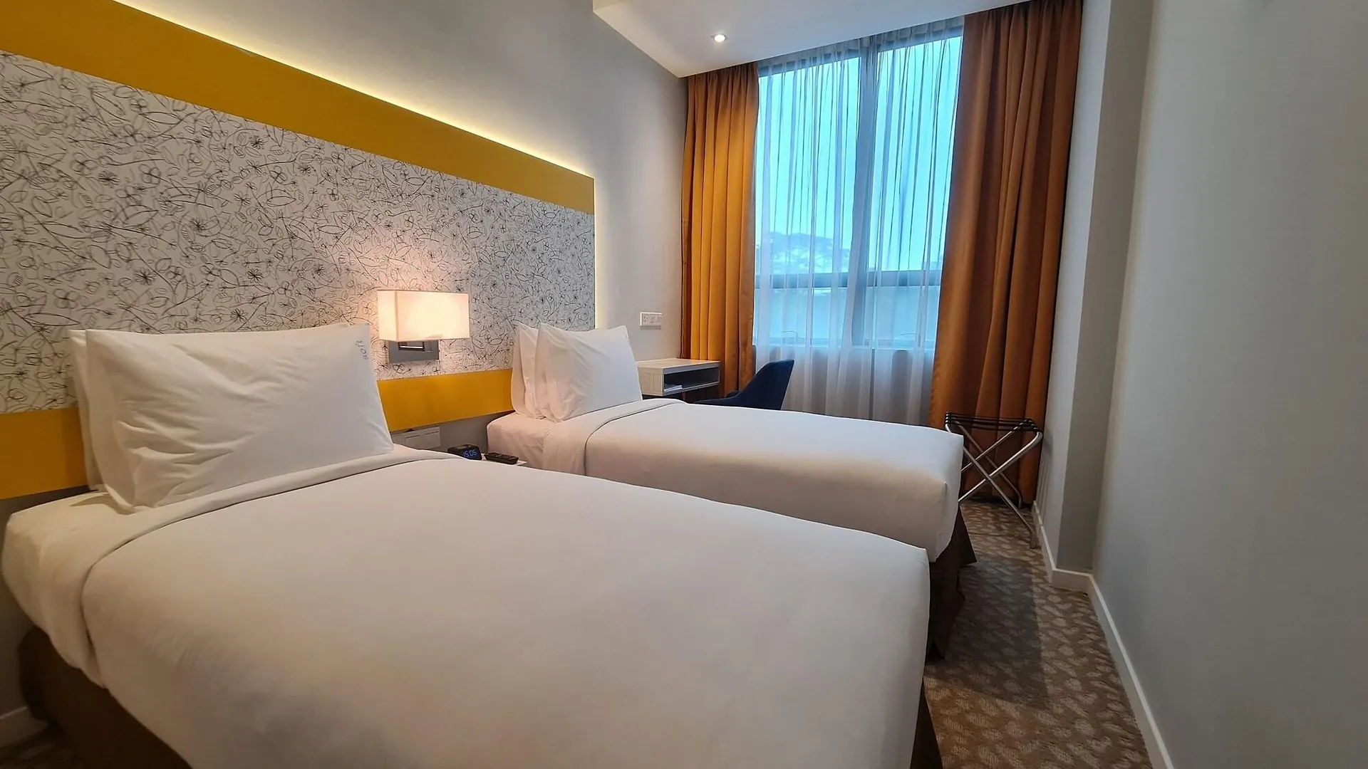 Holiday Inn Express & Suites Johor Bahru By Ihg 4*,