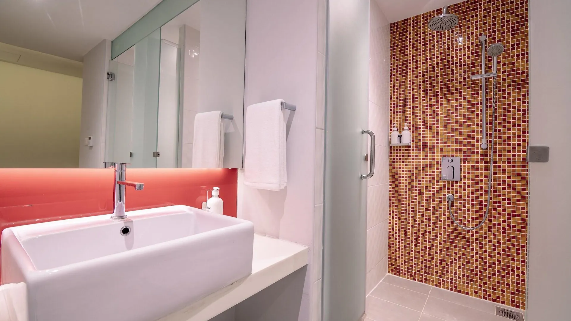 Holiday Inn Express & Suites Johor Bahru By Ihg Hotel