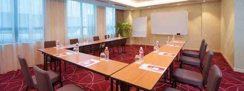 Holiday Inn Express & Suites Johor Bahru By Ihg 4*,  Malaysia