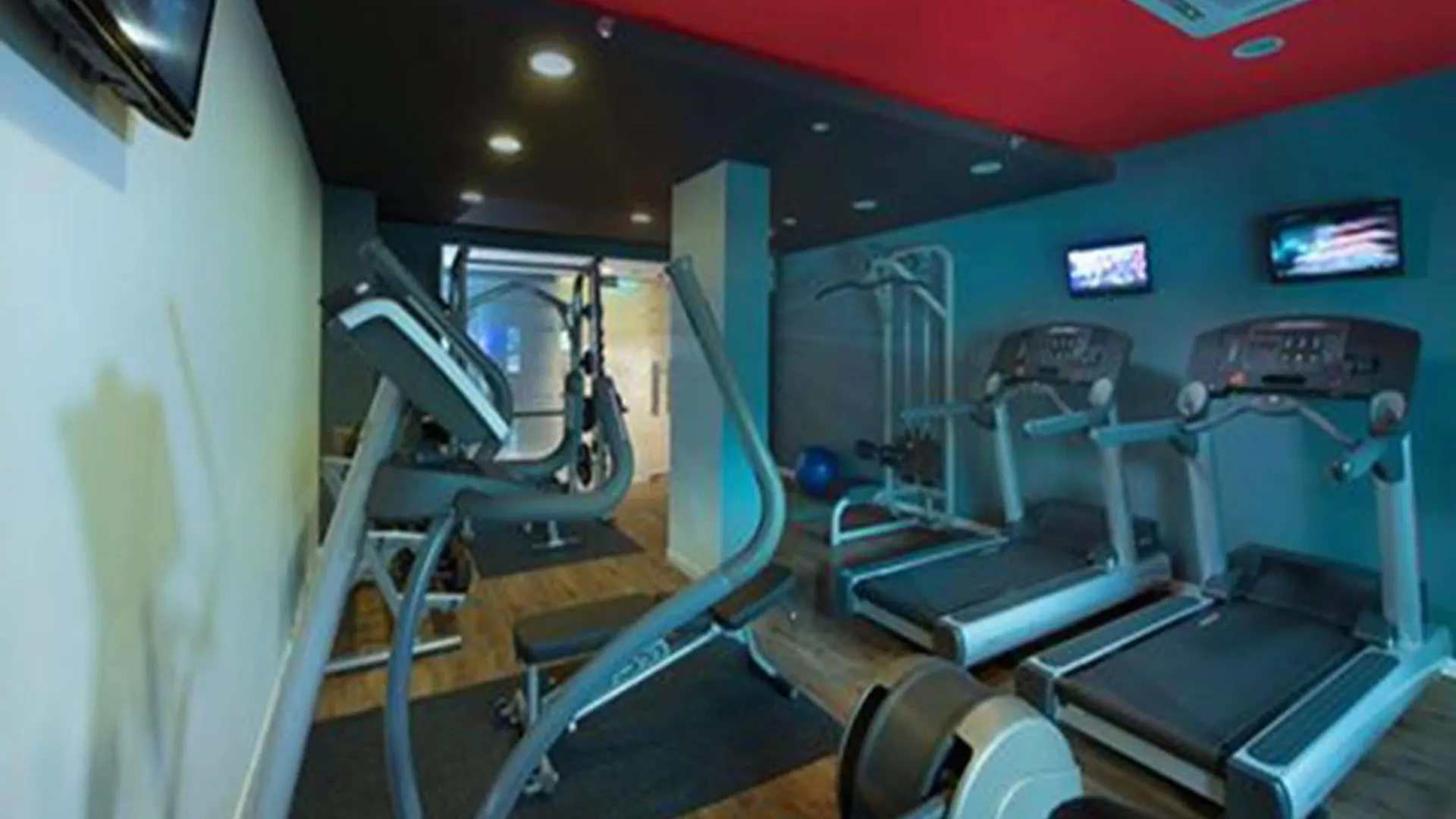 Holiday Inn Express & Suites Johor Bahru By Ihg 4*,